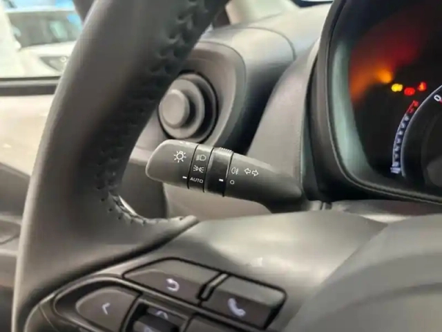 Toyota Aygo x 1.0 vvt-i 72ch dynamic my24 — photo 12
