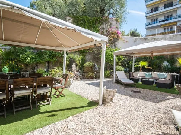 NICE CIMIEZ - APPARTEMENT VILLA 2/3 PIECES DE 53 M² A VENDRE - JARDIN ARBORÉ DE 160 M² - CALME - LUM