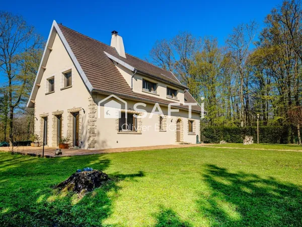 Belle maison dans son écrin de verdure