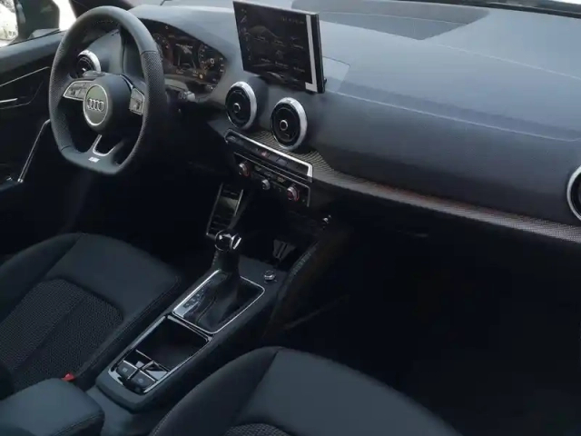 Audi Q2 35 tfsi 150 s tronic 7 — photo 29