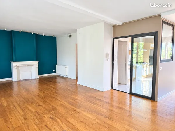 Appartement plein centre-ville avec vue dégagée et lumineux de 92m² au dernier étage