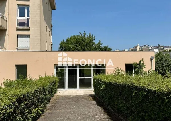 Local commercial 201 m²