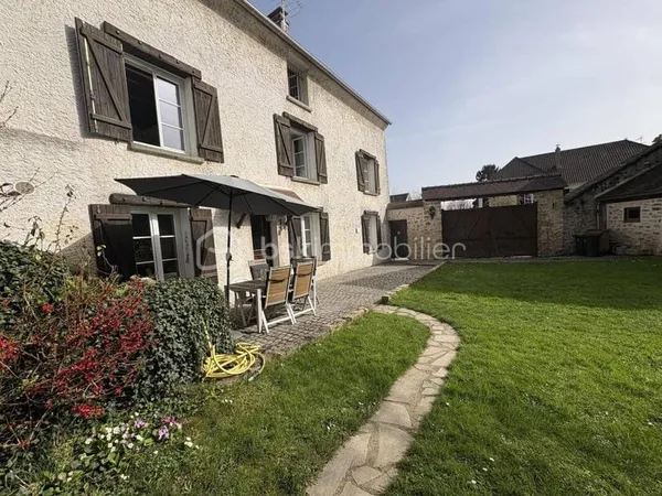 Demeure 7 pièces 196 m²