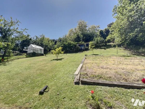 Terrain 653 m²