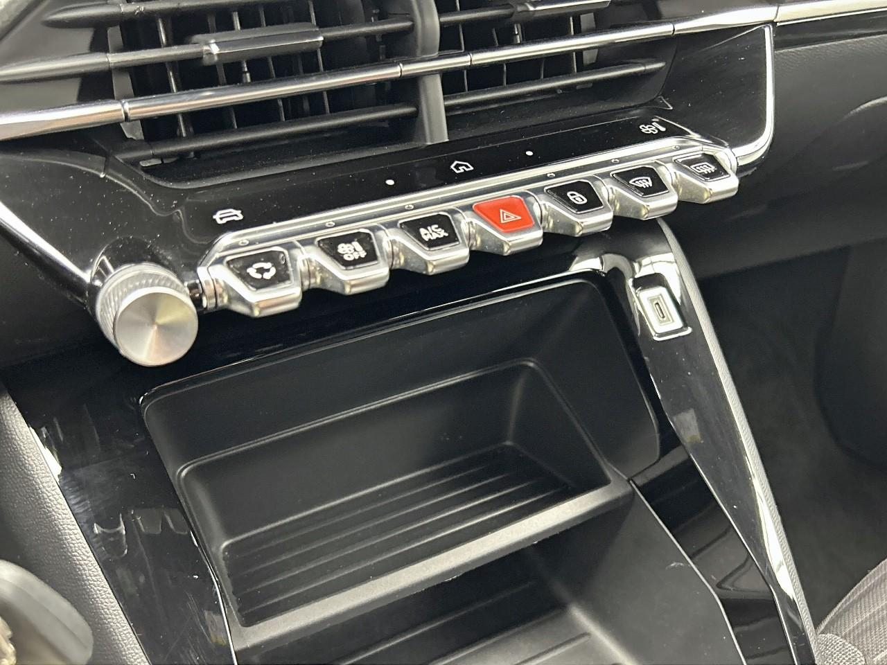 Peugeot 2008 hybrid 136 e-dcs6 active — photo 31