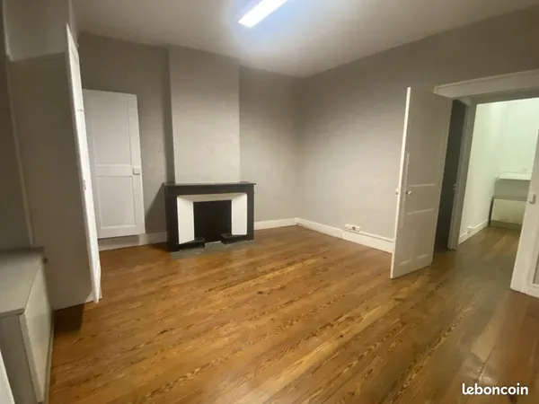 Local 52 m² Bourgoin-Jallieu