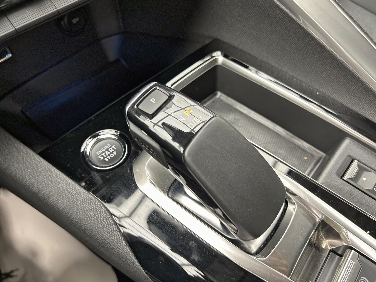 Peugeot 3008 hybrid 225 e-eat8 allure pack — photo 17