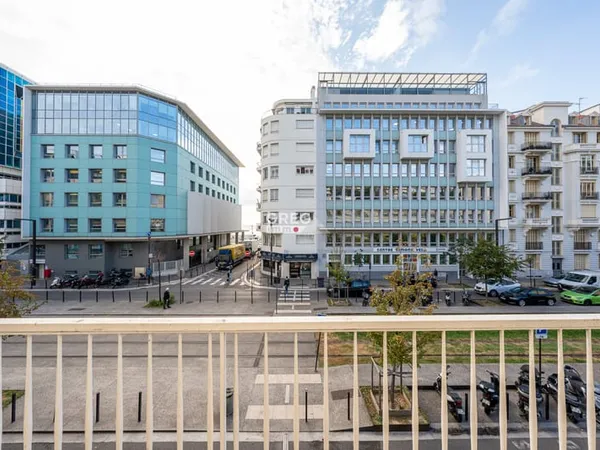 À vendre à Nice 2 pièces avec balcon et garage, à quelques