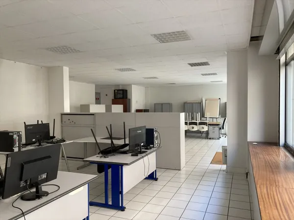 Bueaux en rez de chaussée - coeur 6e