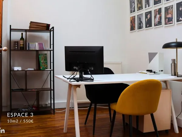 Bureau individuel dans espace partagé atypique, accueillant et lumineux