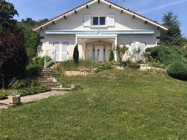 Grande maison avec terrasse, jardin, garage à Issoire 63500