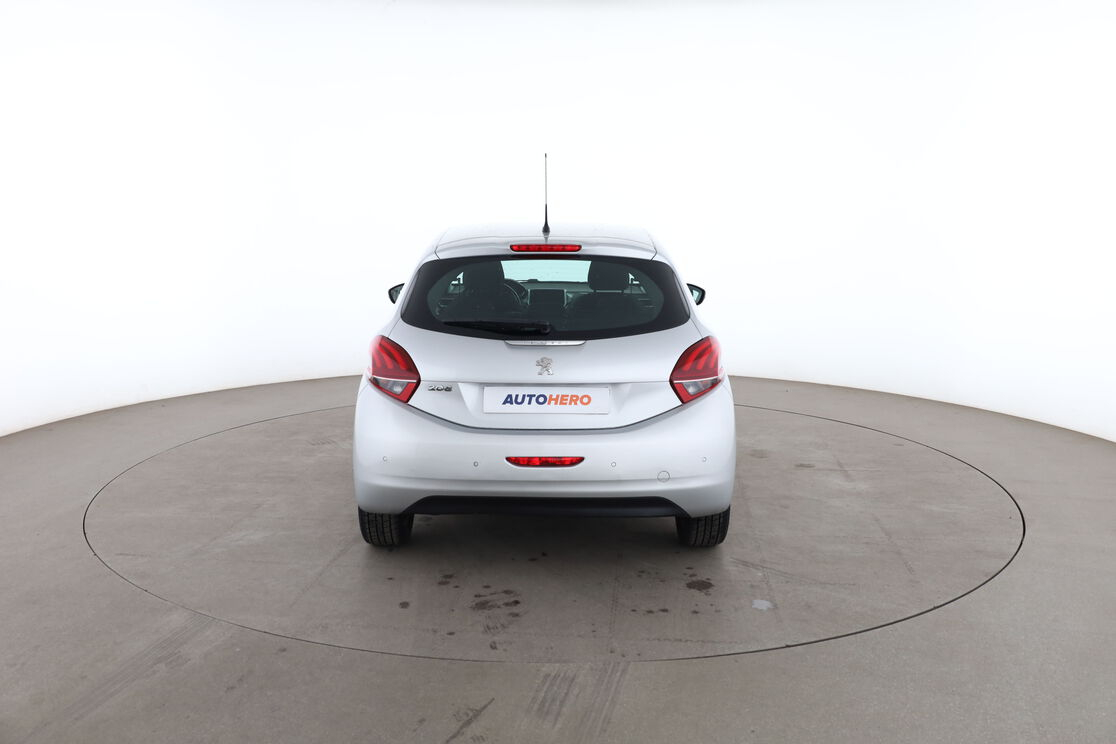 Peugeot 208 1.2 PureTech Allure — photo 4