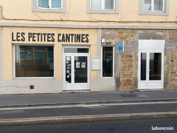 Local 65 m² à louer dans le centre de Vaise 69009