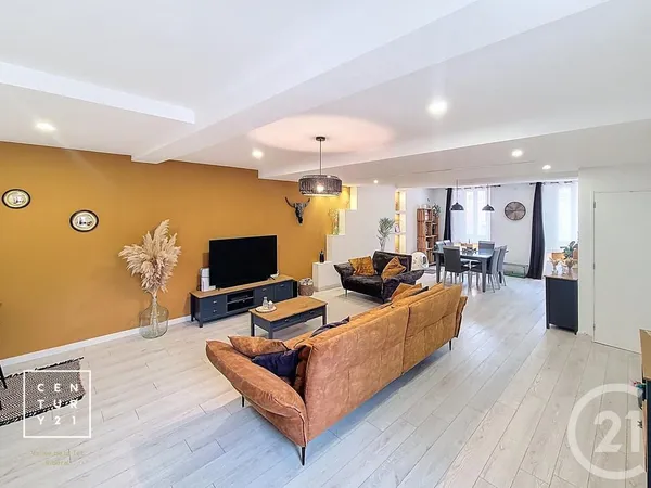Maison 3 pièces 318 m²