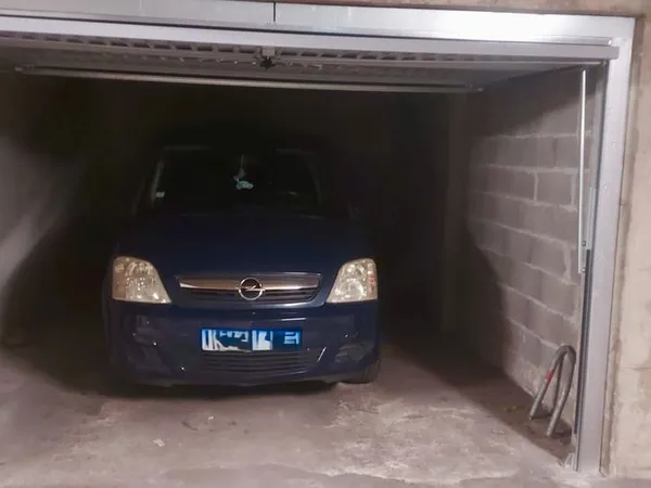Garage fermé sécurisé