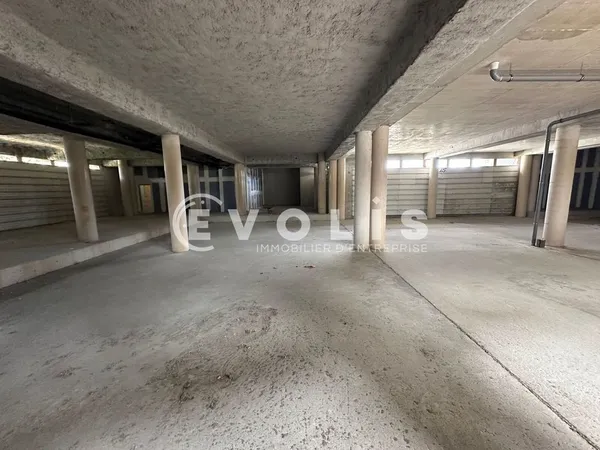 Locaux d'activité - A LOUER - 964 m² non divisibles