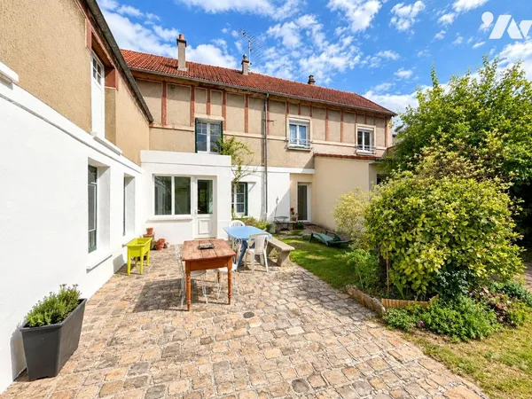 Maison 6 pièces 218 m²