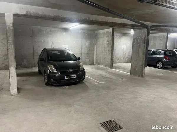 Parking à louer - Comédie Citadine/SUV - Résidence NEUVE - Fermé/RDC