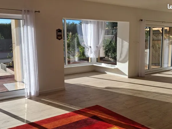 Le confort d'un duplex, la liberté d'une maison individuelle - 95 m² - Terrasse 37 m² - DPE B/A