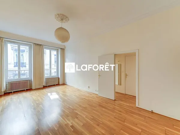 - AINAY- T3 de 85 m²