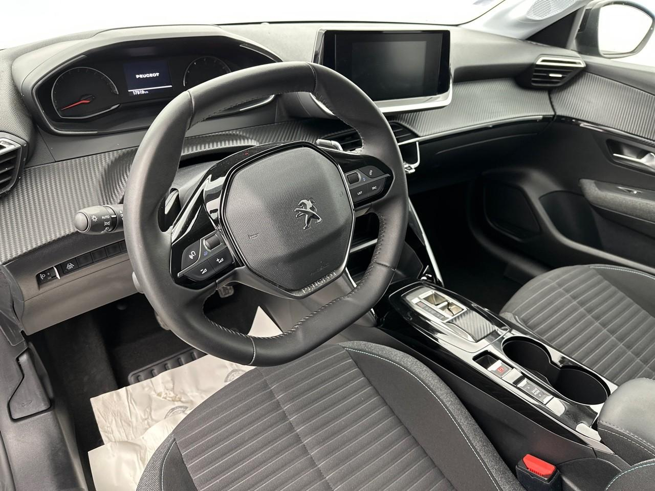 Peugeot 208 puretech 100 s&s eat8 style — photo 8