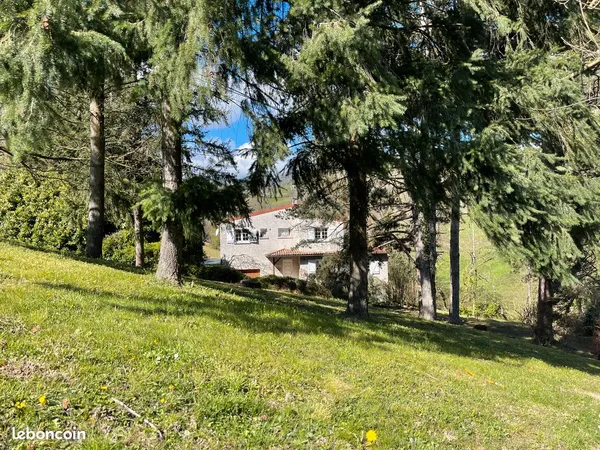 Propriété dans son écrin de verdure à vendre à Vaugneray