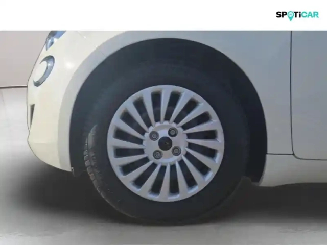 Fiat 500 e 95ch action — photo 10