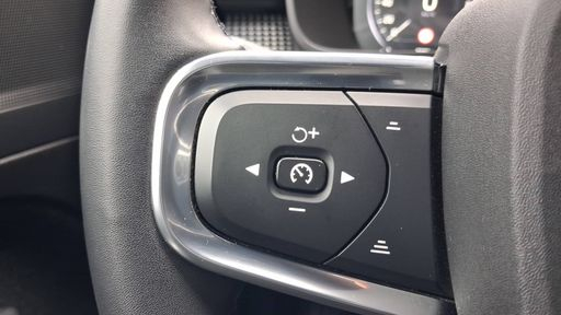 Volvo XC40 1.5 T5 Recharge 180 + 82ch DCT7 - R-Design – 2022 – 82500 km – Hybride rechargeable – Boîte Automatique — photo 9