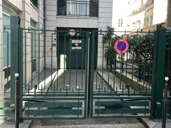 Parking sécurisé Paris 10ème Faubourg Saint Denis / Cour des Petites Ecuries