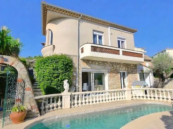 Villa 5 pièces 140 m²