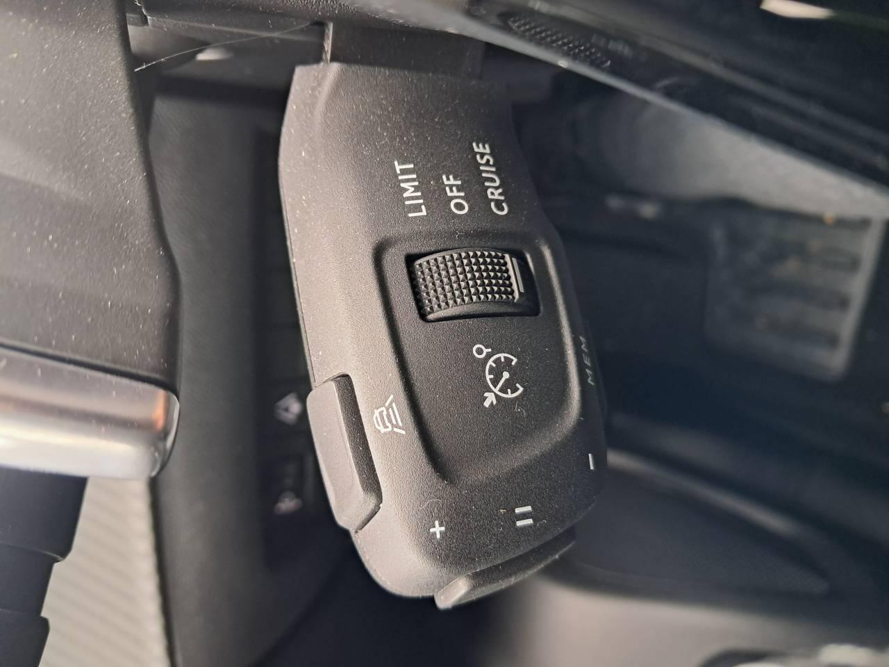 Peugeot 2008 hybrid 145 e-dcs6 allure — photo 20