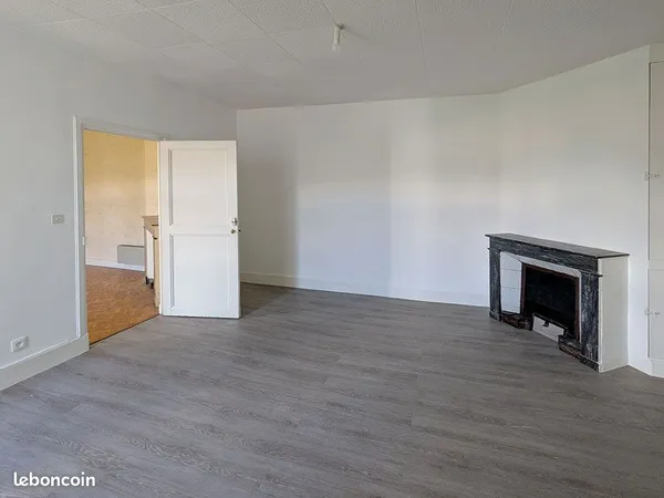 Appartement lumineux avec balcon privatif à Millau