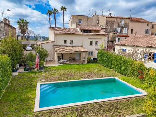 LA COLLE SUR LOUP VILLAGE MAISON RENOVEE AVEC PISCINE