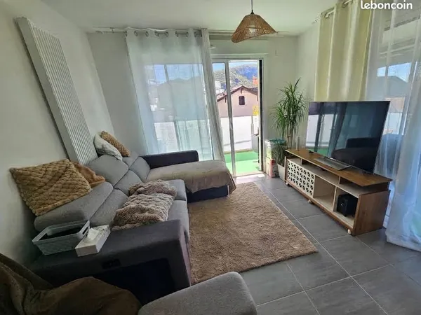 T4 meublé de 80 m² avec balcon et garage sécurisé - Annemasse