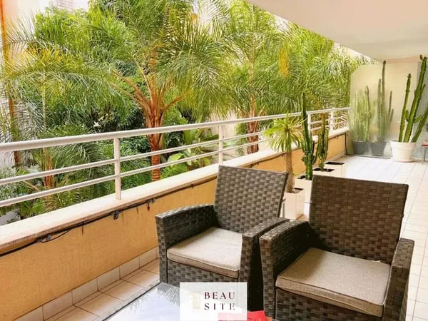 NICE - Carré d'or : Magnifique appartement 2 pièces, grande terrasse et accès Promenade des Anglais