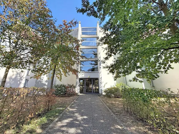Appartement avec terrasse, garage et parking