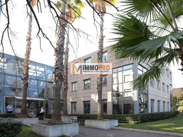 Bureaux 1370 m²
