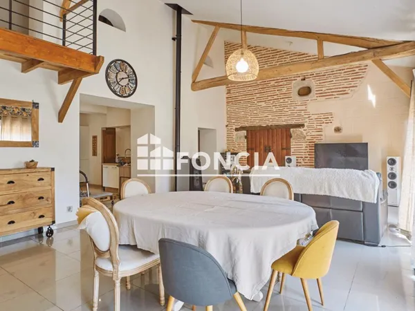 Maison familiale de 225 m² avec dépendance et terrain de 2000 m² - Aiguillon