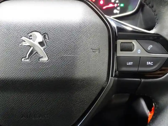 Peugeot 208 1.2 puretech 75ch s&amp;s active pack — photo 12