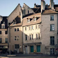 Marché immobilier Dole 2026 : prix, gare TGV et le paradoxe d'une sous-préfecture plus chère au m² que son département, malgré un prix médian inférieur