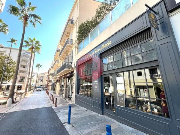 Entreprises Commerces / Vente Commerces - 80 m²