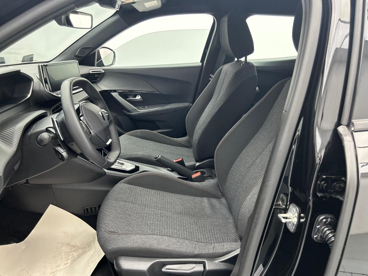 Peugeot 2008 hybrid 145 e-dcs6 style — photo 10