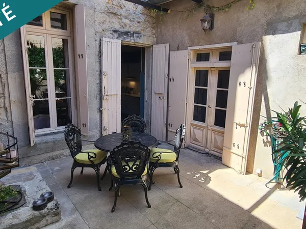 MAISON BOURGEOISE AVEC EXTERIEUR