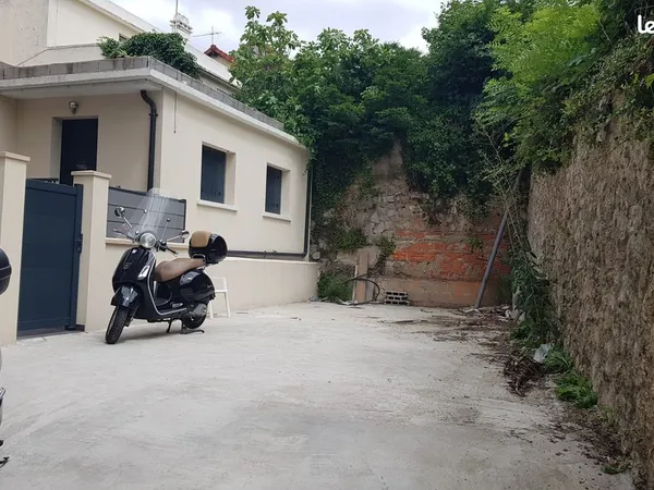 Local de stockage 55 m² à Vanves, bail dérogatoire de courte durée