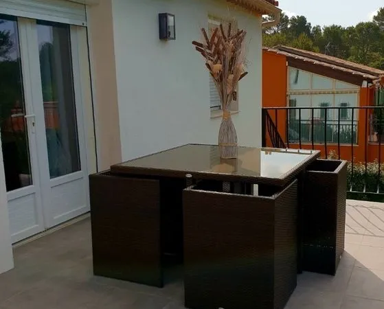 Appartement T2 meublé avec terrasse. Bail de 9 mois octobre à juin
