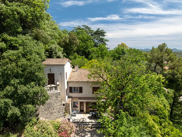 A VENDRE EN EXCLUSIVITE ! Draguignan - 6 pièces, 4 chambres, grand terrain