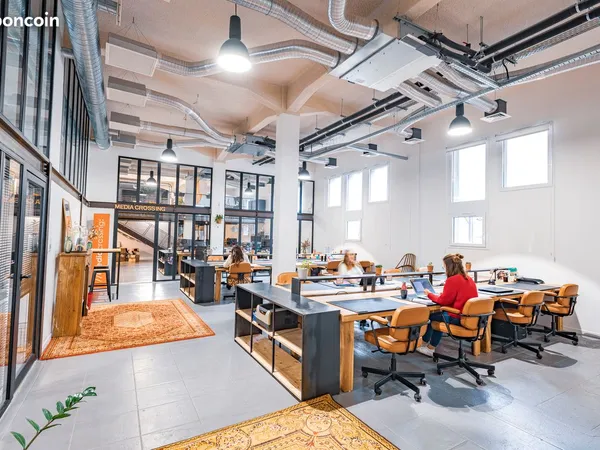 BT6 — 613 m² de bureaux à louer à Bègles