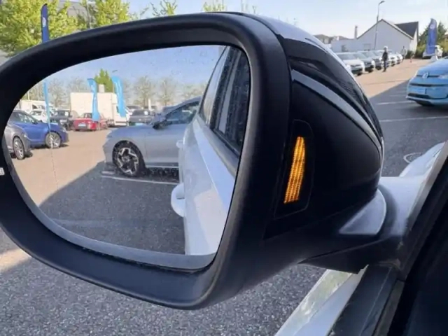 Volkswagen T-Roc 2.0 tdi 150ch r-line dsg7 — photo 9