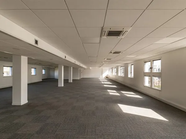 Bureaux à vendre de 2 504 m² divisibles