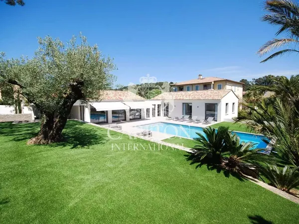Villa 9 pièces 325 m²